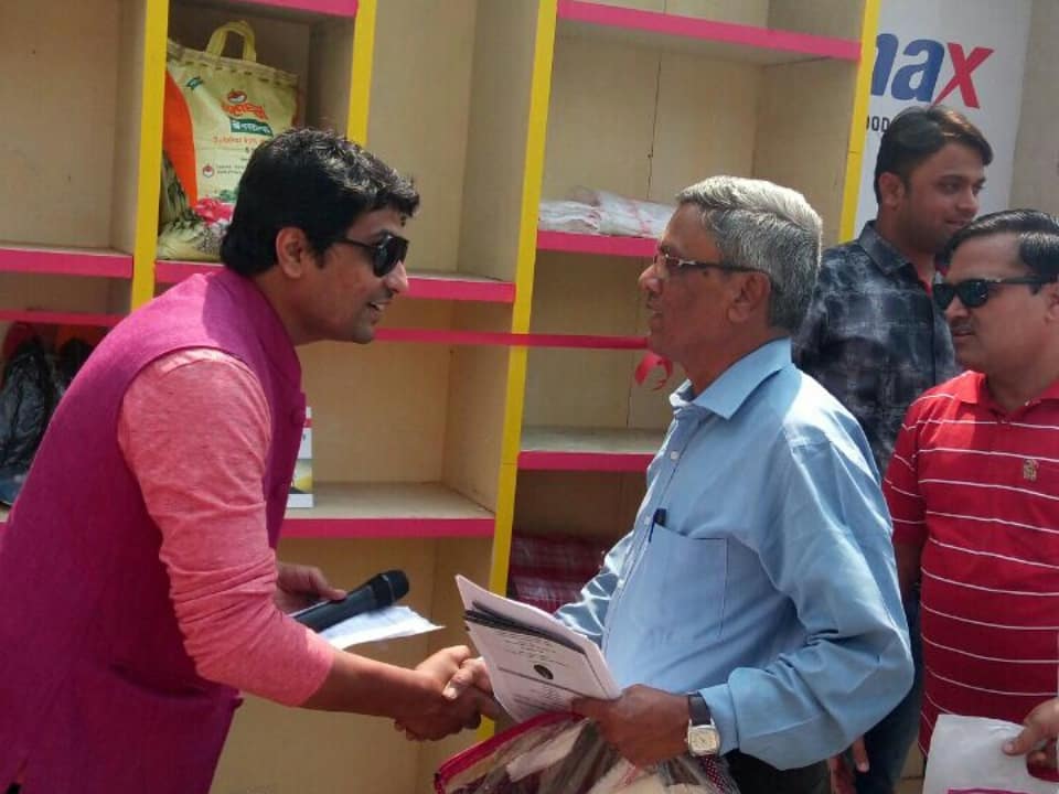 RJ_Shreyas's tweet photo. @MYFMIndia #MYFM943 #Aurangabad presents #DilwaliDeewar
Some beautiful listners visited and donated for good cause.
Do come at @KreamNKrunch Akakshwani Chouk Aurangabad
#RadioKaNawaab #SalaamAuranagabad #JiyoDilSe #donate #DonateForGoodCause #SpreadHappiness @mukeshidhate https://t.co/oVd0lHXs9i