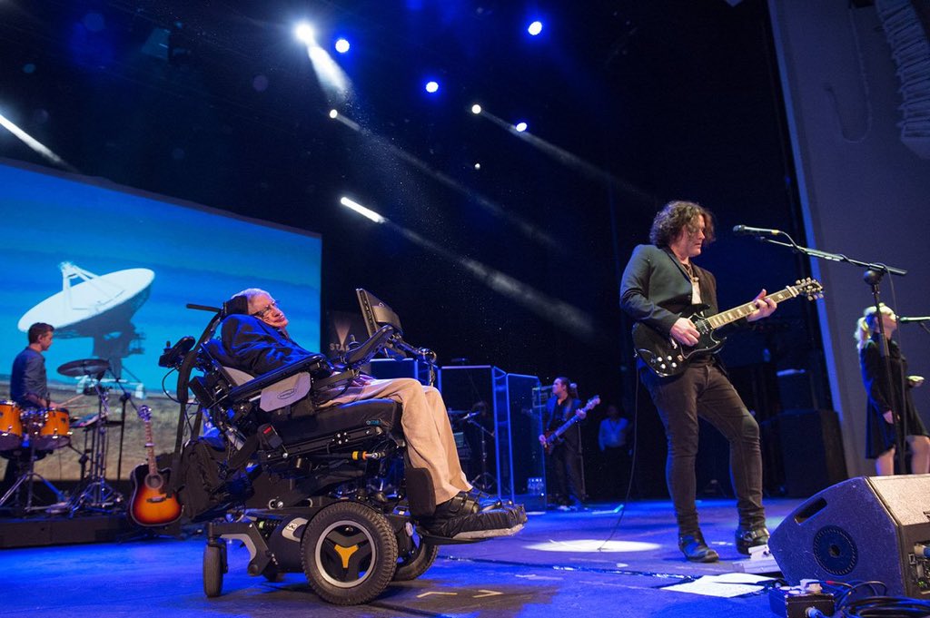 Ana_themaCol's tweet photo. Anathema "Keep Talking" live with Stephen Hawking https://t.co/ARcr46Rkx0 vía @YouTube
Y allí en el cosmos nos volveremos a encontrar.
R.I.P.
#MentesBrillantes #Starmus2016
PH: TW #Anathema https://t.co/7eZByx3sul