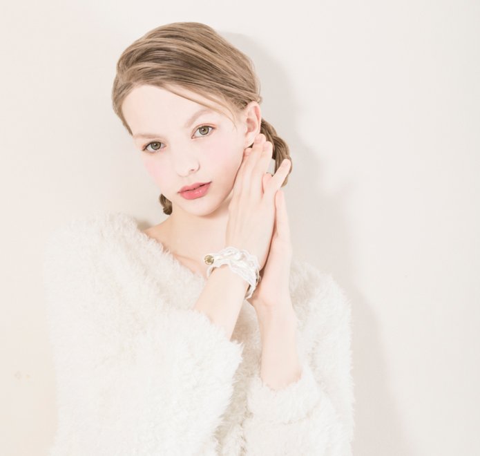 mayla_classic's tweet photo. ■新作販売開始のご案内■ 

~ホイップクリームの甘い囁き~

Meduforni ~Wrist object~
- メドゥフォーニ・リストオブジェ -

ふわふわのレースと華奢なリボン
ホイップクリームの泡に見立てた小さなパール💕

とびきり甘い
２カラーをご用意しております🍰

▽詳細はこちら
https://t.co/rYRvtRMwxE https://t.co/wf3tD6udRW