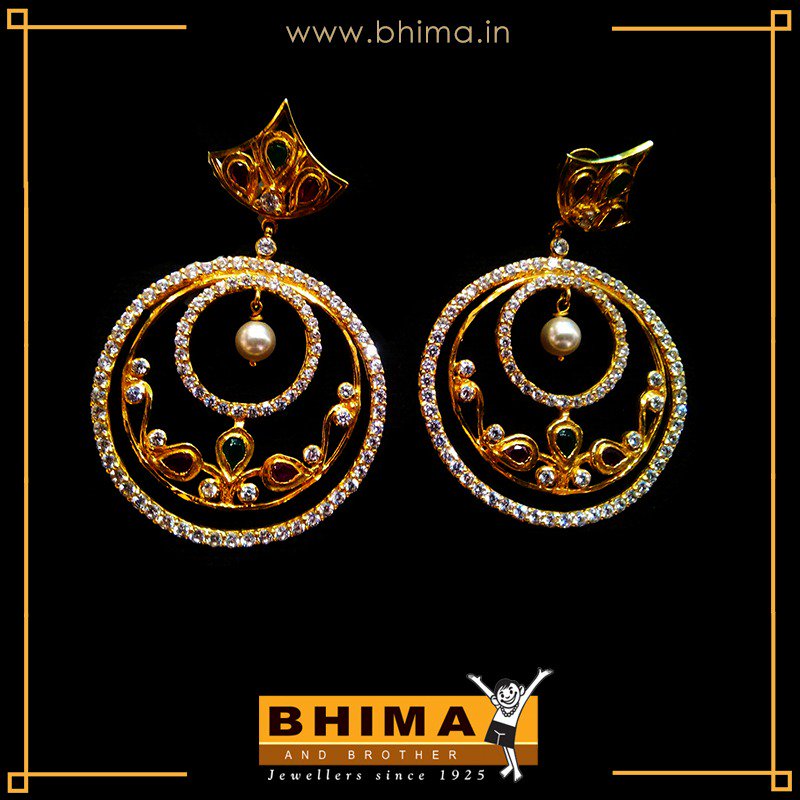 PunnamadaResort's tweet photo. The "Chandbali" Earrings in the form of an American diamond set within each other, each studded with Precious stones and rubies. @Bhima_Brother Visit:- https://t.co/zOJgeNr4ra
Call@ 8547860938
Watsapp@ 8547860938.
#Earring #preciuosstone #bhimagoldpuregold #americandiamond #ruby https://t.co/MTXRKWQWFi