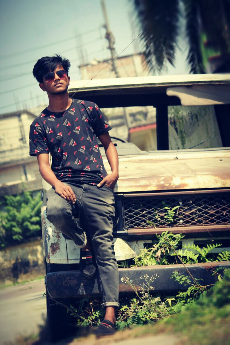 simulbashar72's tweet image. Love makes men weak!

Turns a hard hearted man into a soft man.