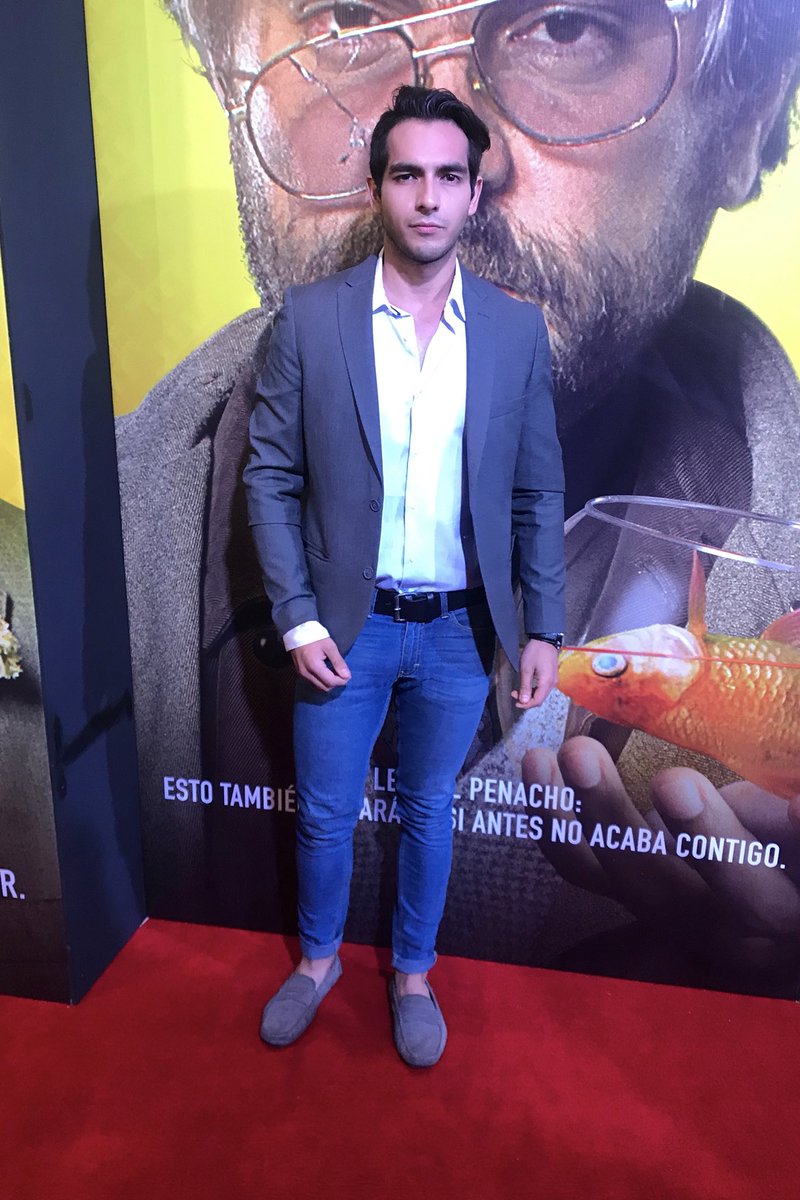 LEONANDRE07's tweet photo. #RedCarpet #TodoMal https://t.co/wtxWmHmKB9