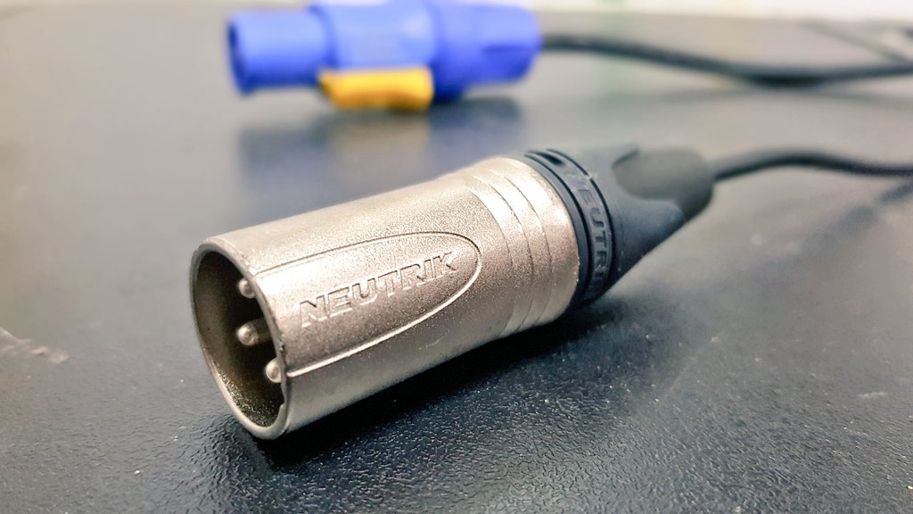 Si no quieres sustos en tus actuaciones, trabaja siempre con las mejores marcas #neutrik #cannon #powercon