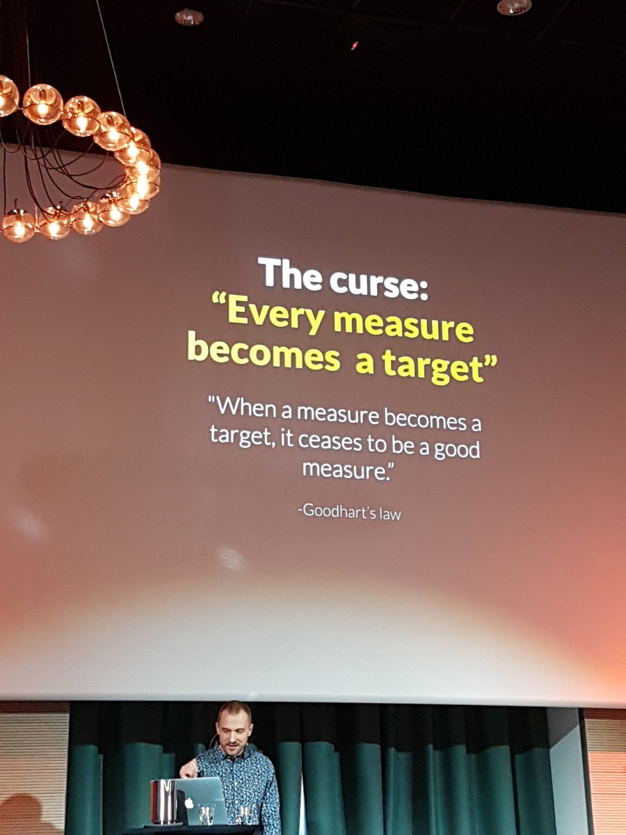 HelanderIris's tweet image. the curse of metrics #datadriventhinking #ScanAgile18