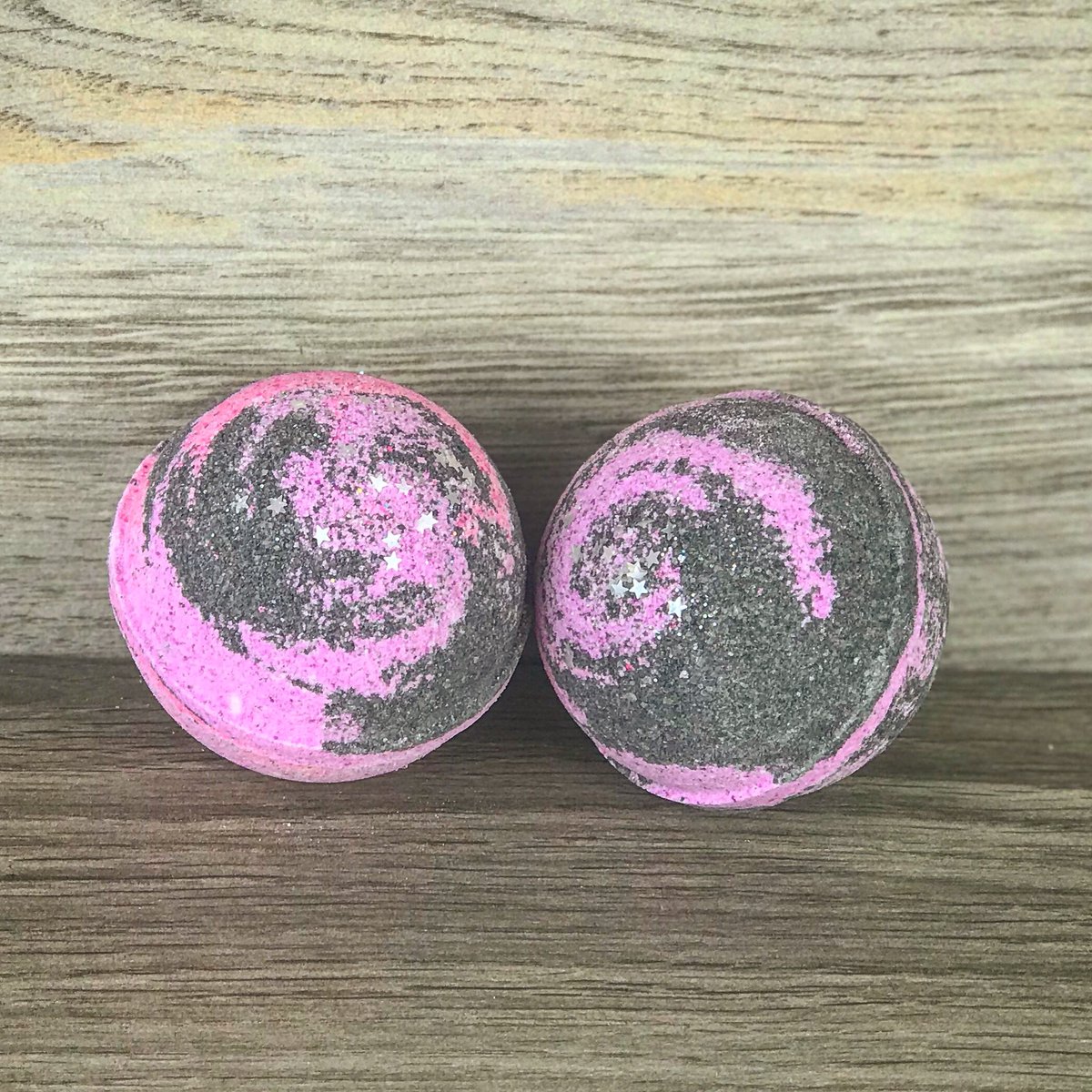 LenoreBatherie's tweet photo. We've got a cosmic crush on this intergalactic beauty! 😍 The Cosmos Bath Bomb, with it's light orchid blend and rich robust vanilla fragrances, has got the whole galaxy swooning! 💫
🌑🌘🌗🌖🌕🌔🌓🌒🌑
✨🌙#lenorebatherie 🌙✨ https://t.co/wRvjyNc2LD