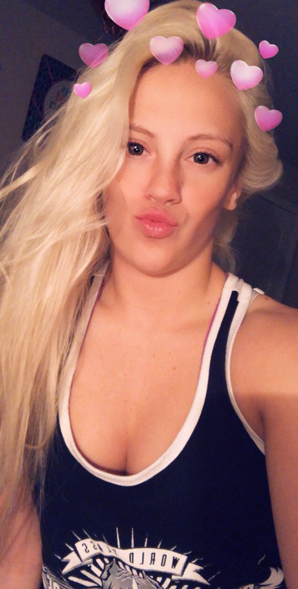 aliciadennis34's tweet photo. No makeup pics?😋 https://t.co/um5hZ7LIR1