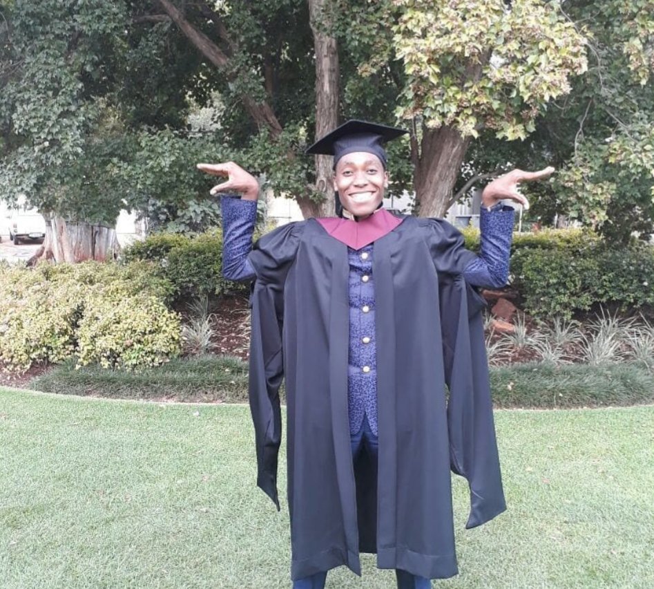 SABreakingNews's tweet photo. Caster Semenya graduates! https://t.co/JKLzYjn7Fb https://t.co/HRGUxf703U