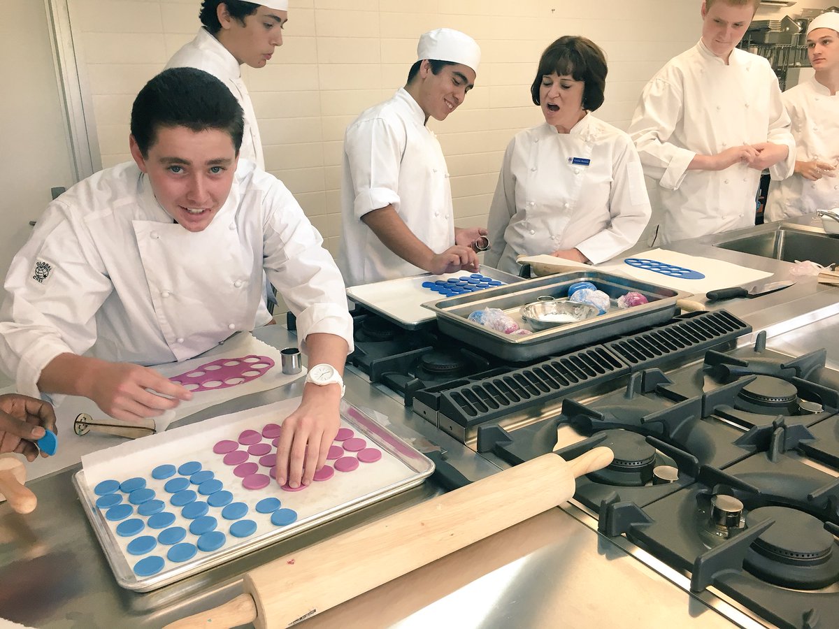 MCR2031's tweet image. Marcellin makers in the kitchens #openday #makinglearningvisable #marist