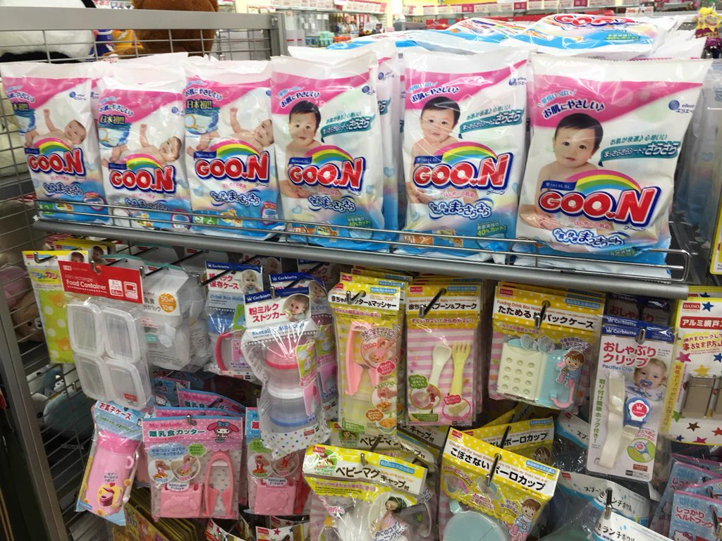 ママたちの強い味方かも？！ｗダイソーには紙おむつまで販売されてるｗ
