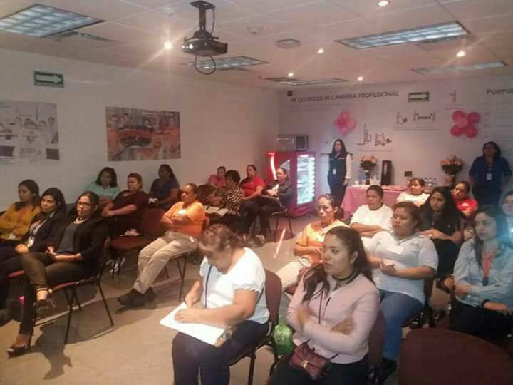 IMMUVER1's tweet photo. En la conmemoración del #DíaInternacionalDeLaMujer, la Coordinadora Gral. de IMMUVER impartió la plática "Género y derechos humanos de las mujeres" al personal de FEMSA, para fortalecer el papel de las Mujeres en el ámbito laboral y su importancia dentro del sector privado. https://t.co/jBttdAu4JI