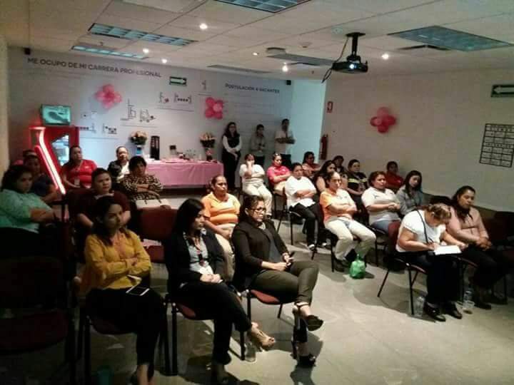IMMUVER1's tweet photo. En la conmemoración del #DíaInternacionalDeLaMujer, la Coordinadora Gral. de IMMUVER impartió la plática "Género y derechos humanos de las mujeres" al personal de FEMSA, para fortalecer el papel de las Mujeres en el ámbito laboral y su importancia dentro del sector privado. https://t.co/jBttdAu4JI
