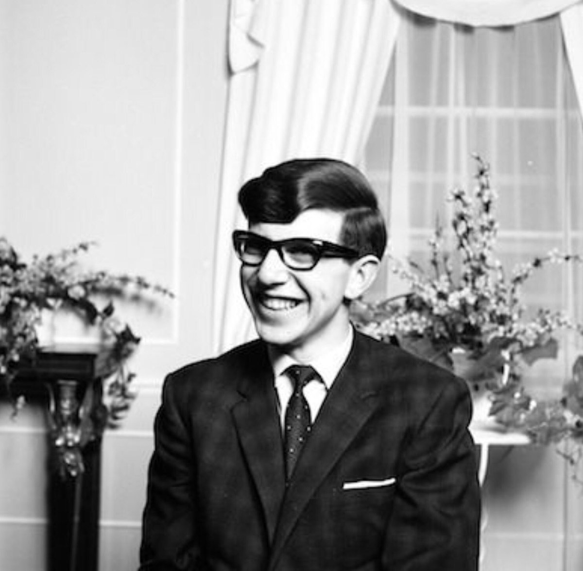 Y3CherryClass's tweet photo. Never set a limit to what you can achieve, Stephen Hawking theoretical physicist and professor of mathematics didn't. 
What an amazing life and attitude he had. https://t.co/F31Su9XgRC