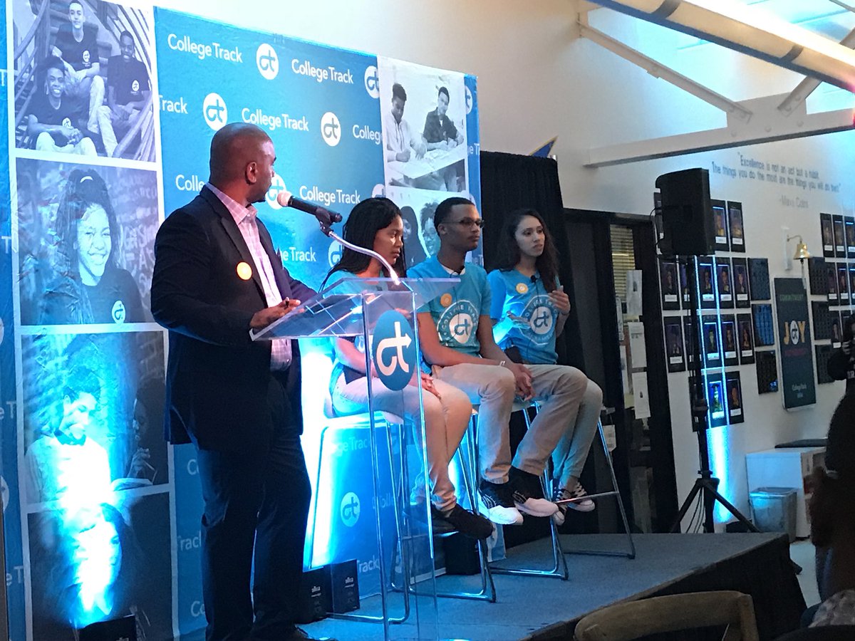 YenLMarshall's tweet image. Proud to see how far @collegetracksac seniors have come -  #Imthefirst college bound! Congrats Champion  @Kathy_McKim recognized. Thx @officialSCUSD leadership team 4attending. I❤️ this #10YearPromise 2help #eventheplayingfield 4low-income students. Thx @ATTPolicyCA 4supporting