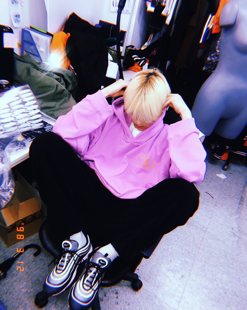 2018 S/S duckdive 🙋‍♂️
.
.
#bts #exo #vixx #kpop #duckdive #brand #kbrand #daily #dailylook