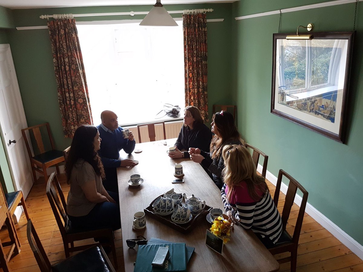 LadyJusticeLVP's tweet photo. WOW arrived at Howthwaite Mon &amp; grp were speechless its fabulous TY @LandmarkTrust #50stayfree @RotundaLtd views are spectacular im in heaven 😍 #LakeDistrict  #TeamCommunity #Partnerships #Volunteersmatter #Train2Gain #healthandwellbeing #Namaste https://t.co/qkp5iWnQk5