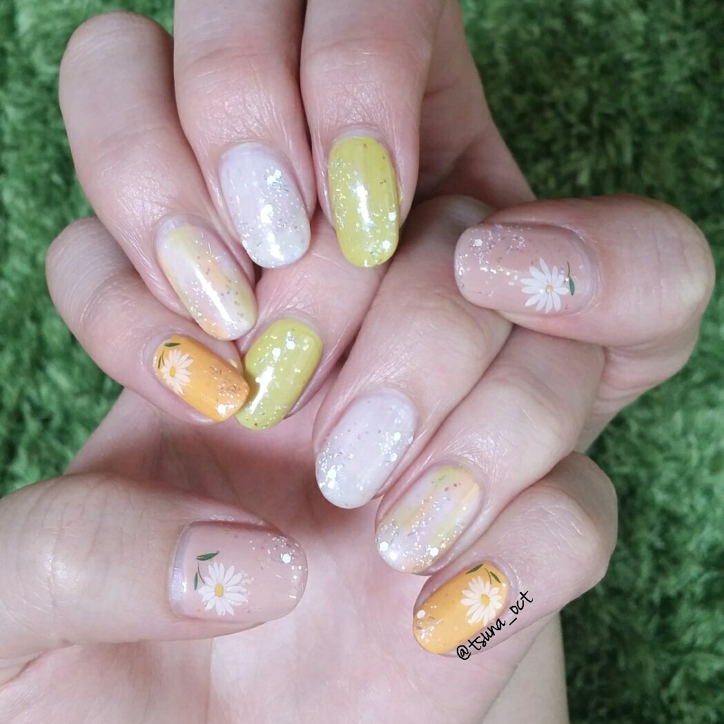 なっつん 付録ポリ使ってガッツリ春ネイル 昨日ボロクソ言ってたけど色はものすごく可愛い ピーチソルベが1番のお気に入り しずくネイルシールも安定の可愛さ なんだかんだ去年のマーガレットを1番愛用してる気がする 笑 セルフネイル プラネット