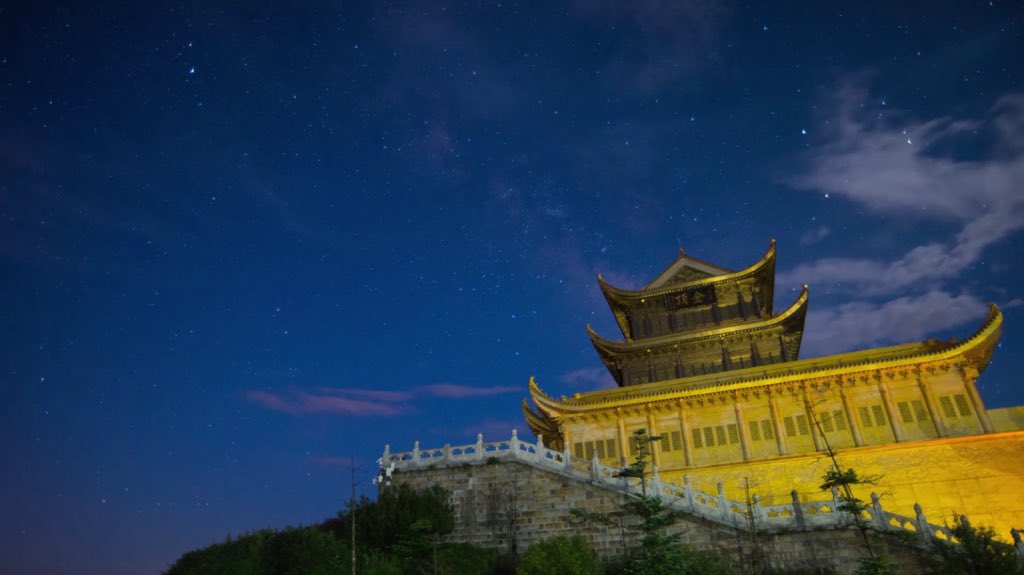 maxaason's tweet photo. #SichuanMoreThanPanda The night sky above Mount Emei in Sichuan. What an unforgettable scenery! https://t.co/W2q4Znpu5s