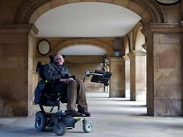 SardReporter's tweet image. Stephen Hawking: l'uomo delle stelle che capiva l'universo - sardegnareporter.it/14/03/2018/ste…