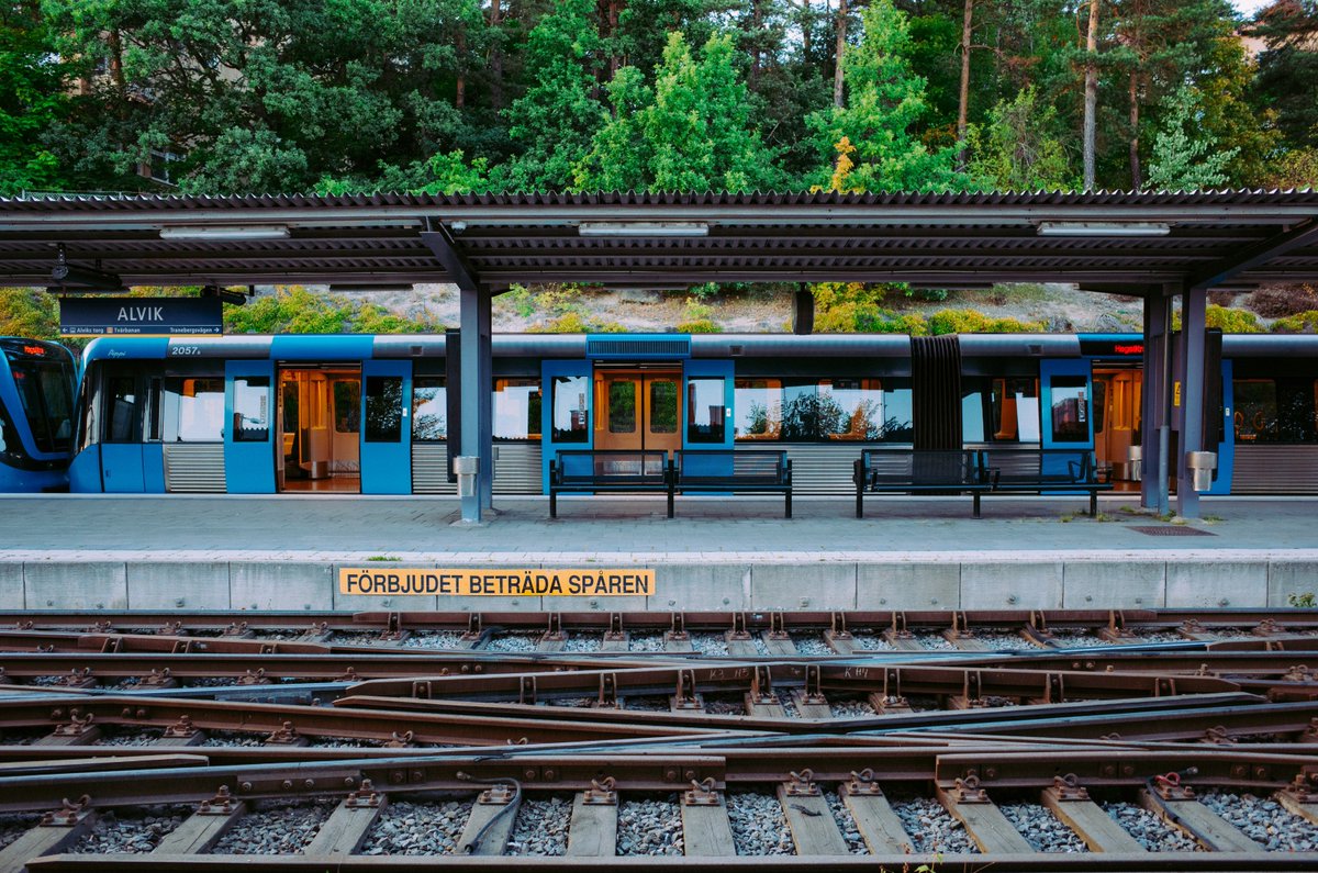 supermanzaralar's tweet photo. #Alvik , #Stockholm , #Tren İstasyonu #İsveç &amp; #Alvik , #Stockholm , #Tren  #Station #Sweden https://t.co/jhB3gpap84