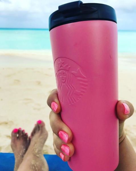 MTMorganTaylor's tweet image. #LIFEGOALS
Beach, fresh mani/pedi, and coffee! Nails by @skintegrityesthetics #MorganTaylor #vacationnails