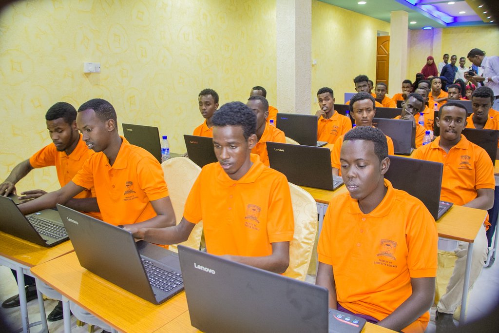 uobgc's tweet photo. Waa xafladi ardada kuliyadda culuumta computer lagu gudoonsiiya laptops cusub ardadaas oo tiradoodu gaarayso 20 arday 

#Hormarintakuliyadaha https://t.co/1RxFky02fM