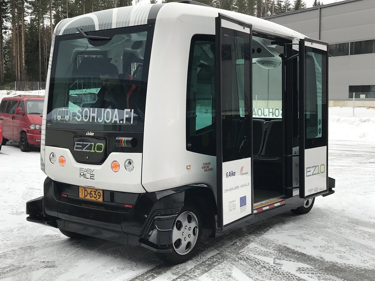 EUkomissio's tweet photo. Kansainvälinen toimittajaryhmä kävi tutustumassa robottibusseihin - tavoitteena mm. vähähiilinen liikenne. @AutomatedbusFI @Kuutosaika @RegioFinland #investEU https://t.co/KO7Va86vCS