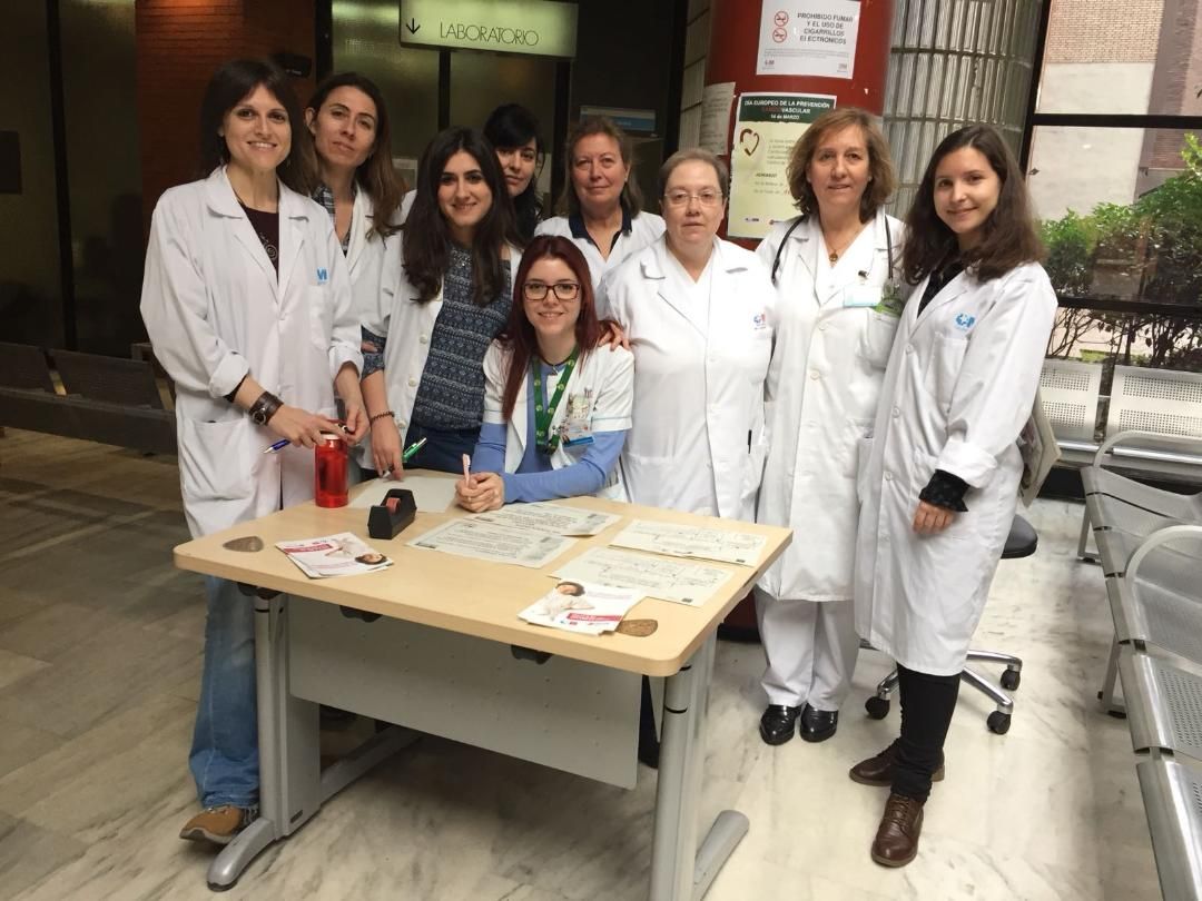 SaludMadrid's tweet photo. 💙❤️ En muchos centros de salud de la @ComunidadMadrid, como en el #CSGoya, y por el #DíaEuropeoPrevenciónRCP, nuestras enfermeras están haciendo pruebas a personas de entre 40 y 65 años para medir el riesgo de sufrir una enfermedad cardiovascular.
👉 https://t.co/PfMIp167sp https://t.co/5CObnTL5Ya