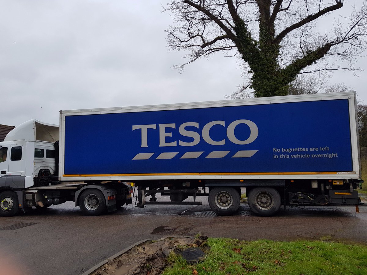 HankShandy's tweet photo. Nice bit of #copy on the side of a truck. Always nice to see #brands with a sense of humour. Good work @Tesco. Give your #copywriter a baguette and the rest of the day off. His work is done #copywriting https://t.co/d5MxtDiJRo