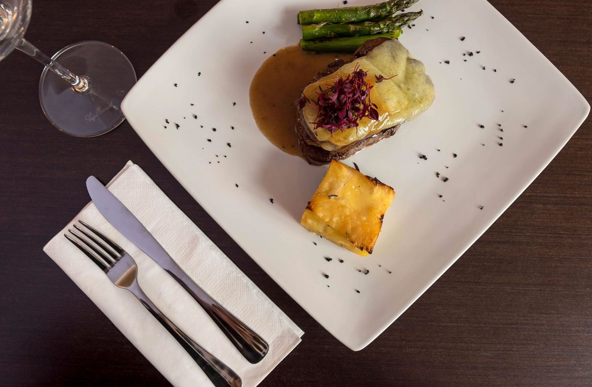 Book your table now!! Contact us on our website bit.ly/2H5iglo and book your table now for delicious dining.