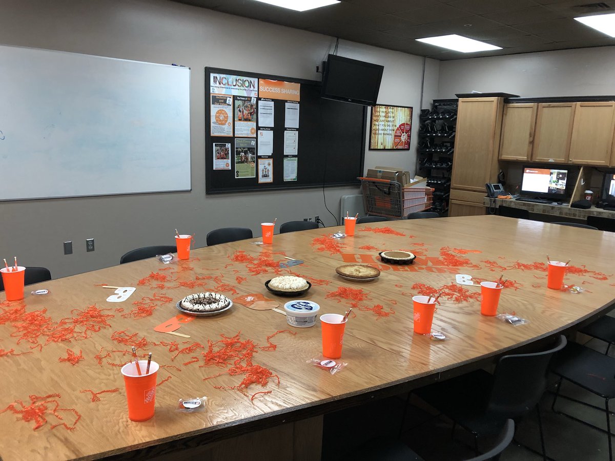 Denise36Jones's tweet photo. Happy 10 yrs of met and national pie day!!!!@calebconnellTHD @DJBeckHD @LewisHom #PiDay #METstrong https://t.co/pprINdP69j