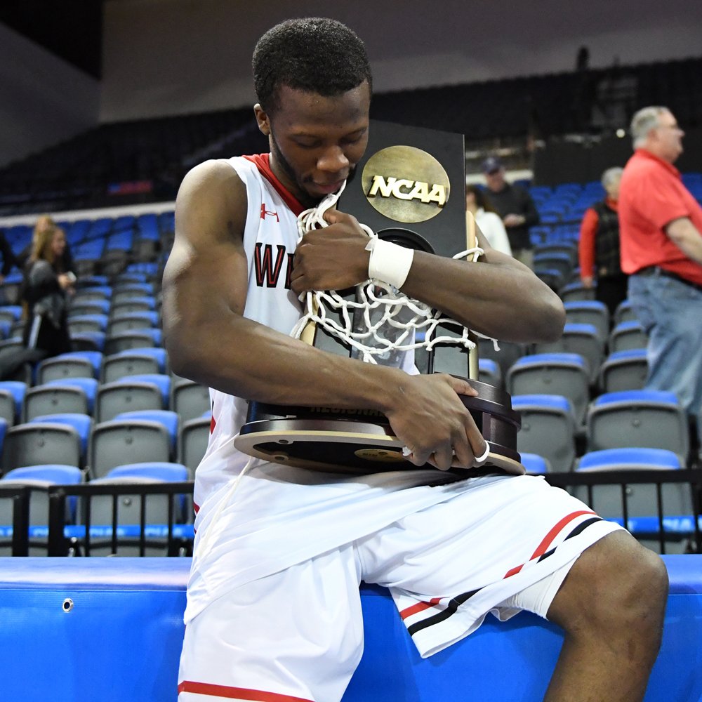 ESUWarriors's tweet photo. MBB: 10 of our favorite images + full photo gallery from the first regional title in program history on Tuesday night in Virginia.  ESU 84, Shippensburg 72. 

IG: https://t.co/GS8EfepE0z 

Gallery: https://t.co/prySixAuI6 https://t.co/b9D9h0fkGc