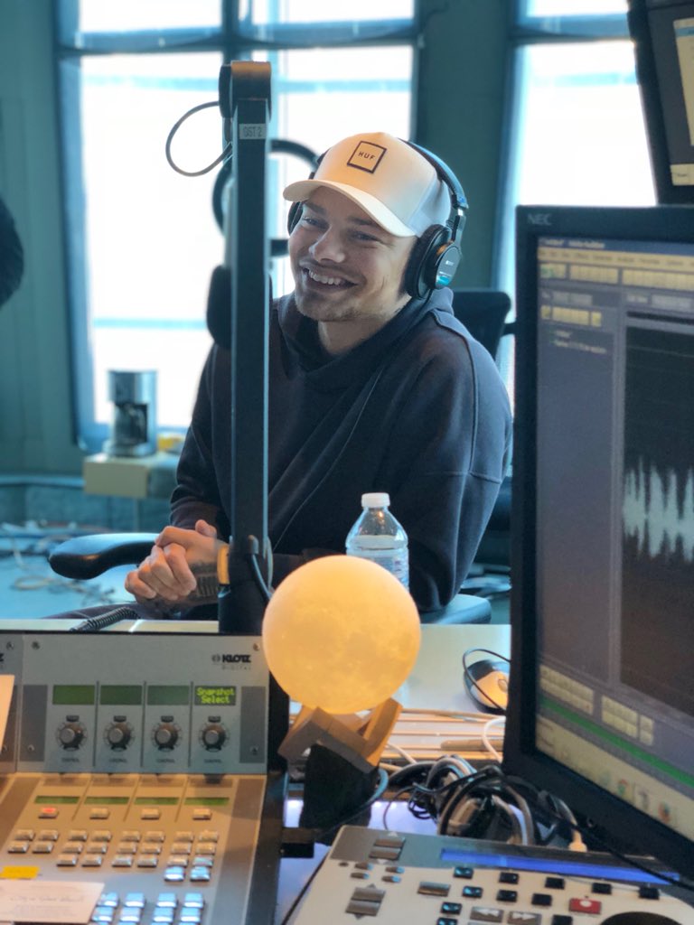 highwaysiriusxm's tweet photo. It’s @kanebrown!! 😍 Cheesin’ https://t.co/aGTXFePX2I