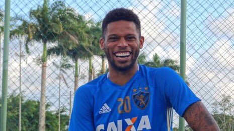 bolanaredeBRA's tweet photo. FIM DE NOVELA!

André vai defender o Grêmio nesta temporada. O Leão acertou a venda em definitivo por 2,5 milhões de euros. https://t.co/tDWpOiHvah