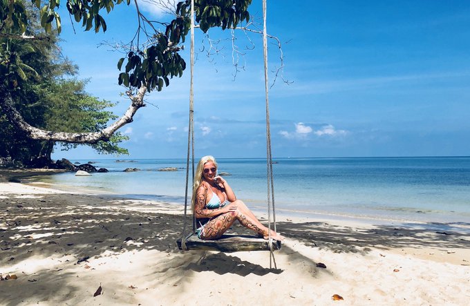 Back from Thailand 💖😎 Meine hei&szlig;esten Fotos und Videos findest du hier https://t.co/IMflZZ80yJ https://t<a href="/tag/blond"class="tags"><span>#blond</span></a><a href="/tag/sexy"class="tags"><span>#sexy</span></a><a href="/tag/camgirl"class="tags"><span>#camgirl</span></a><a href="/tag/mydirtyhobby"class="tags"><span>#mydirtyhobby</span></a><a href="/tag/gro%C3%9Febr%C3%BCste"class="tags"><span>#gro&szlig;ebr&uuml;ste</span></a>
