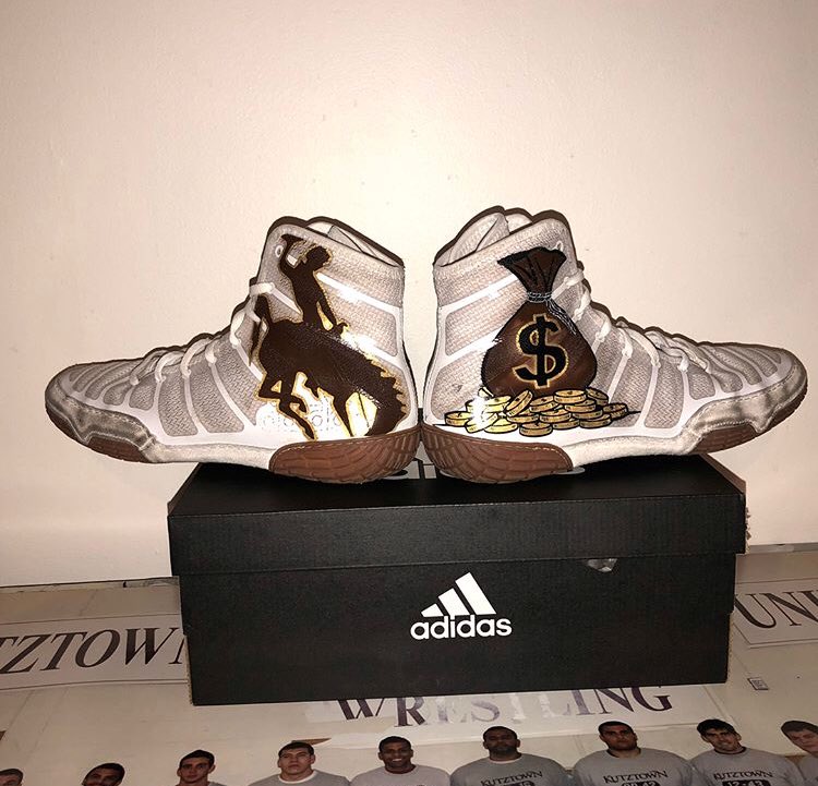 hagertony's tweet photo. More customs to look for at #D1wrestle.

@bmeredith001 💰💰

(Design by @dodolovesthekids) https://t.co/nAV9iuKvBn