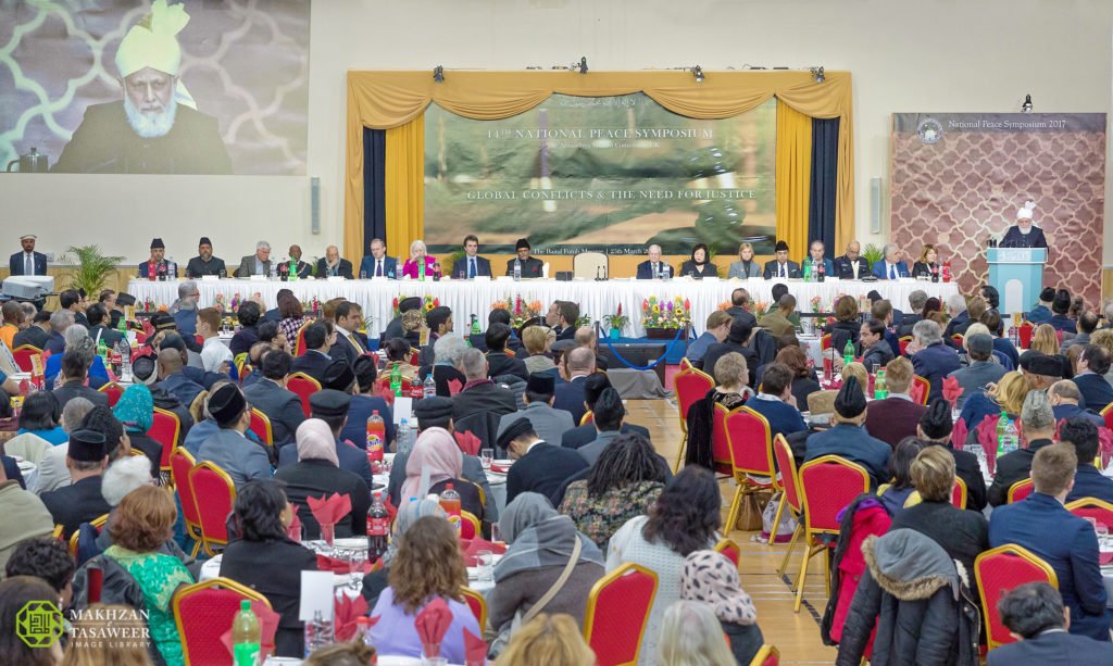 TheTrueIslamUK's tweet photo. #PeaceSymposiumUK on Saturday, 17th of March. ~1000 ppl from different nationalities, faiths &amp; backgrounds expected at #BritainsBiggestMosque in Morden, London. Keynote speech by Worldwide Head and Khalifa of #Ahmadiyya Muslim Community.

DM for media enquiries.

#WednesdayWisdom https://t.co/ZaDTprz8wB