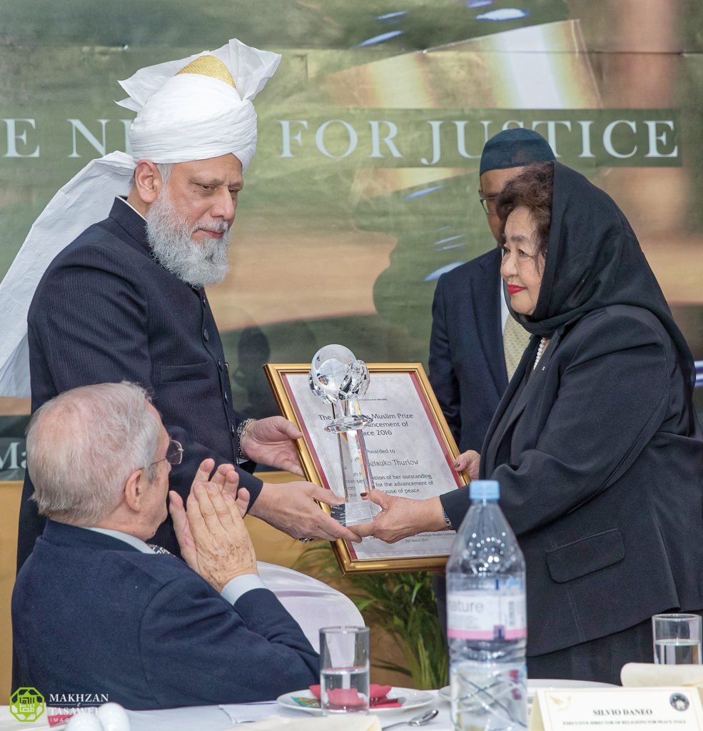 TheTrueIslamUK's tweet photo. #PeaceSymposiumUK on Saturday, 17th of March. ~1000 ppl from different nationalities, faiths &amp; backgrounds expected at #BritainsBiggestMosque in Morden, London. Keynote speech by Worldwide Head and Khalifa of #Ahmadiyya Muslim Community.

DM for media enquiries.

#WednesdayWisdom https://t.co/ZaDTprz8wB
