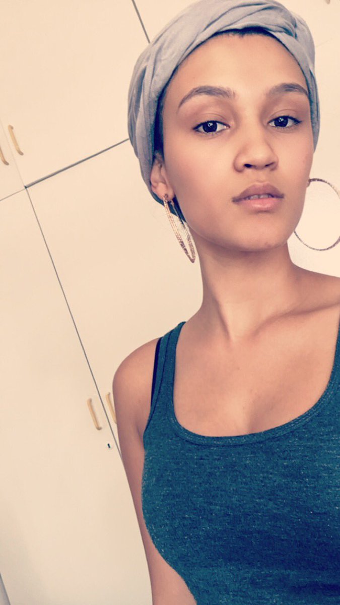 heloise_simone's tweet photo. When you are doing the #NoMakeupMarch challenge but Snapchat is still trying to be relevant 😩😘 and I’m still trying to have people look at me without cringing 💔🤭😂 https://t.co/mvGOtcYDJD