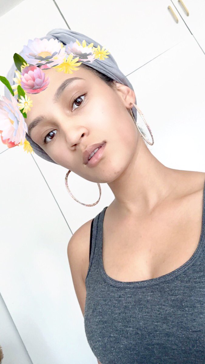 heloise_simone's tweet photo. When you are doing the #NoMakeupMarch challenge but Snapchat is still trying to be relevant 😩😘 and I’m still trying to have people look at me without cringing 💔🤭😂 https://t.co/mvGOtcYDJD