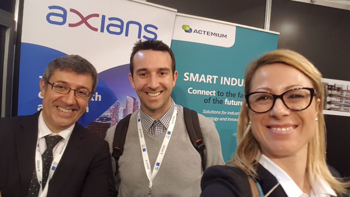 Rthrolo's tweet photo. Today we're in #AF2018 with @Asassystem1 @paco_ga3 , #ifcteam, @Ingedetec, @grupoalava &amp;  @VRS_Group_17. #blockchain #smartfactory #Industry40 https://t.co/jrepwbNZYu