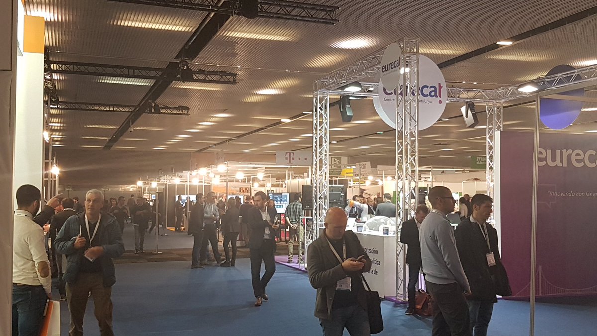 Rthrolo's tweet photo. Today we're in #AF2018 with @Asassystem1 @paco_ga3 , #ifcteam, @Ingedetec, @grupoalava &amp;  @VRS_Group_17. #blockchain #smartfactory #Industry40 https://t.co/jrepwbNZYu