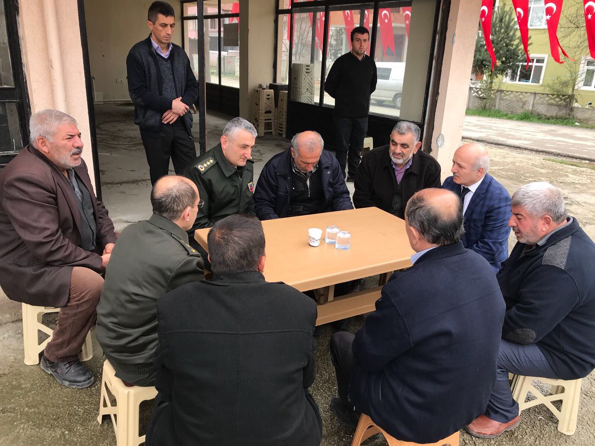İl Garnizon Komutanı, İl Jandarma Alay Komutanı, İl Müdürümüz @ZekiYildirimASP ve SGK İl Müdürü ile birlikte şehidimiz Ertuğrul Tuğra Kavun'nun ailesini ziyaret ettiler. @ASPB_sehitgazi