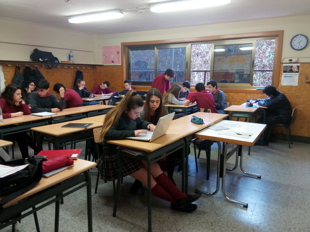 colegiosilbcn's tweet photo. Els alumnes de 4t d'ESO treballen en la redacció dels reportatges del Pi-day. #PiDaySIL #MatemáticasSIL #SecundàriaSIL https://t.co/iCYHoye5GI