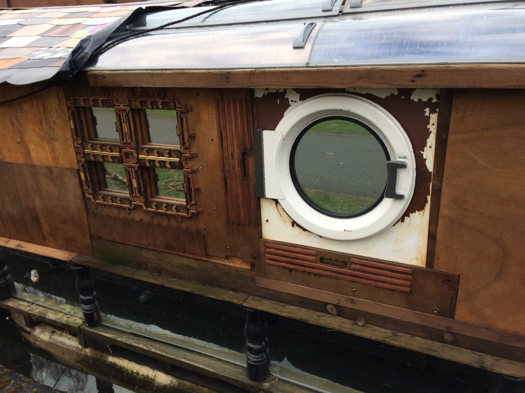 industrialoid's tweet photo. Quite possibly the best canal boat in the world #LeedsBuilt (?) #Leeds https://t.co/Hu16XhGTwn