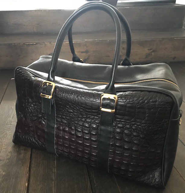 ByMissTulin's tweet photo. De tas van @GertvanAssen afgeleverd die hij zelf heeft samengesteld in ons #atelier @misstulin. Veel plezier met deze exclusieve lederen #sporttas! #men #exclusive #leatherbag #handmadeinholland #oudeambacht #herentas https://t.co/EbzjQxeWO2