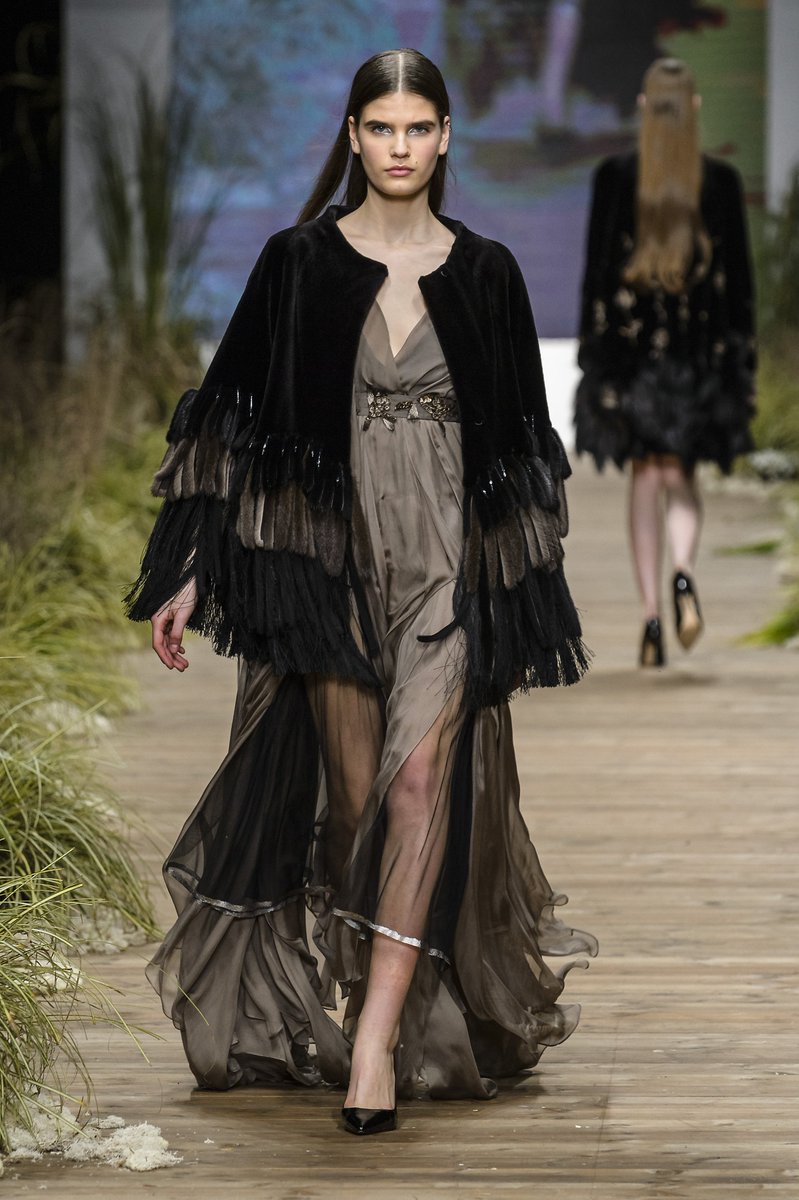 InfurMagazine's tweet image. The Wonderful FW18 World of #Pajaro
   
#infurmagazine #furstagram #fashiontrends #luxuryfur #fur  #fashionaddict #womensfashion #trends #stylishwomen #fw18 #loveit #photography #photooftheday #portrait #photoshoot #photog #black #mink #sable #chic #catwalk #milanfashionweek