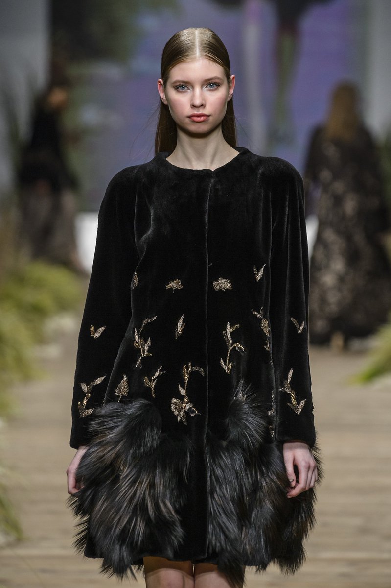 InfurMagazine's tweet image. The Wonderful FW18 World of #Pajaro
   
#infurmagazine #furstagram #fashiontrends #luxuryfur #fur  #fashionaddict #womensfashion #trends #stylishwomen #fw18 #loveit #photography #photooftheday #portrait #photoshoot #photog #black #mink #sable #chic #catwalk #milanfashionweek