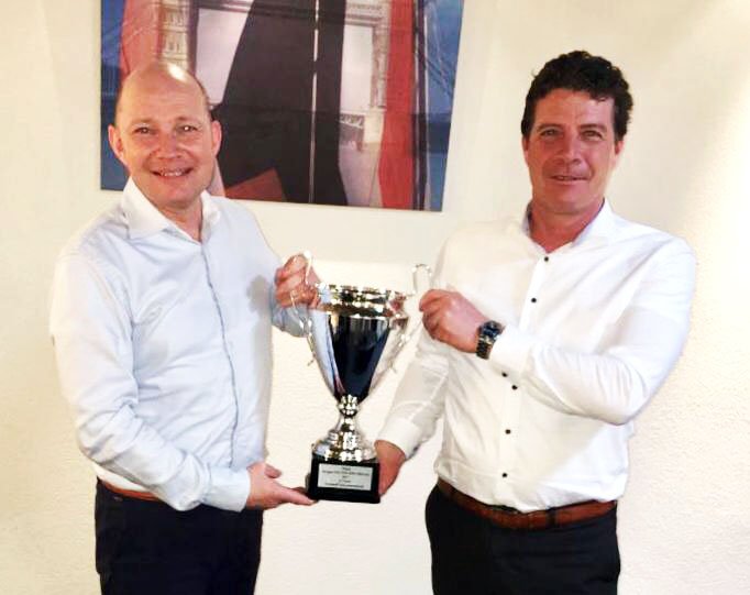 Een mooie waardering; Overhoff Telecom &amp; ICT behoort tot de top 3 van de KPN partners in Nederland aan wie MKB bedrijven hun KPN ÉÉN bedrijfscommunicatie toevertrouwen. Een prijs die we voor een super team in ontvangst mochten nemen, met dank aan al onze relaties. #KPN #ICT #shop