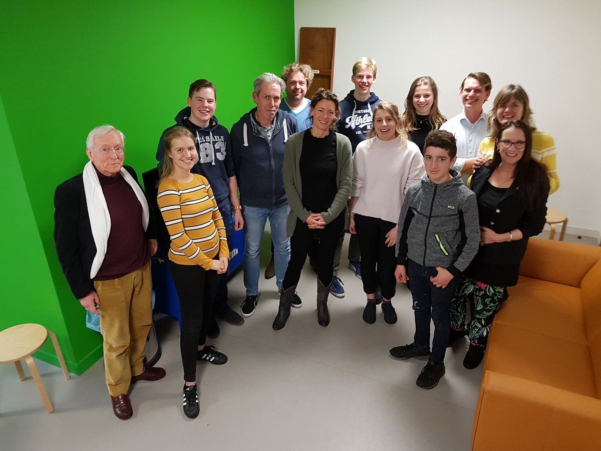 MartineWierda's tweet photo. Op uitnodiging van JPB twee avonden op rij leuke debatten gevoerd met jongeren uit Bloemendaal! GroenLinks, CDA, VDB, D66 &amp; VVD. Grote afwezigen: LB, HvB &amp; PvdA. Het is maar wat je belangrijk vindt... https://t.co/UiZvNH0Kpg