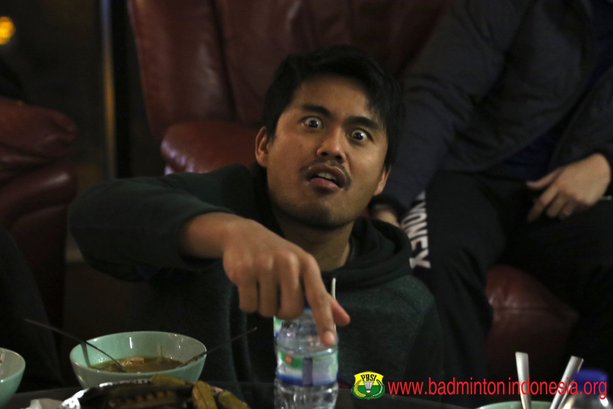 INABadminton's tweet photo. Mengadiri undangan makan malam Dewan Penasihat PP PBSI, Hamid Awaludin tadi malam. (3) #AllEngland https://t.co/AwnxvPa90o